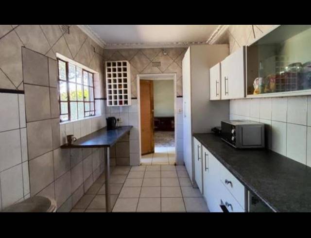 3 BEDROOM HOUSE FOR SALE IN BIRCHLEIGH